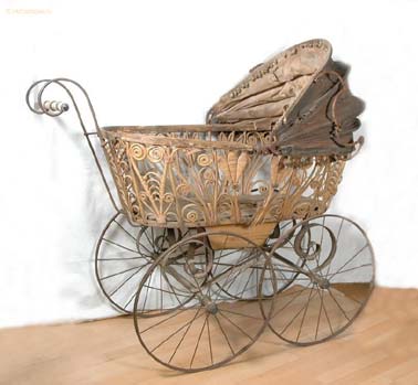 Самая первая детская коляска была создана в 1733 году Уильямом Кентом, английски